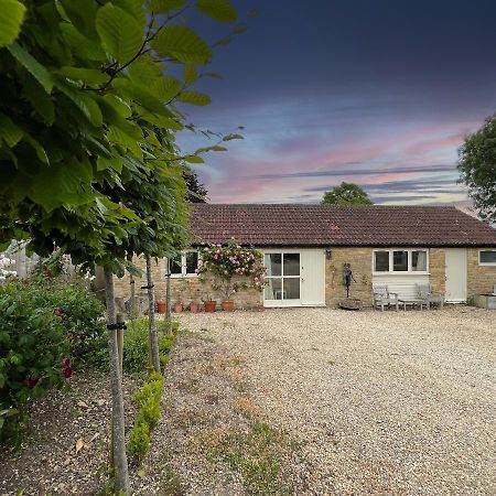 Whitley Coach House Villa Екстериор снимка