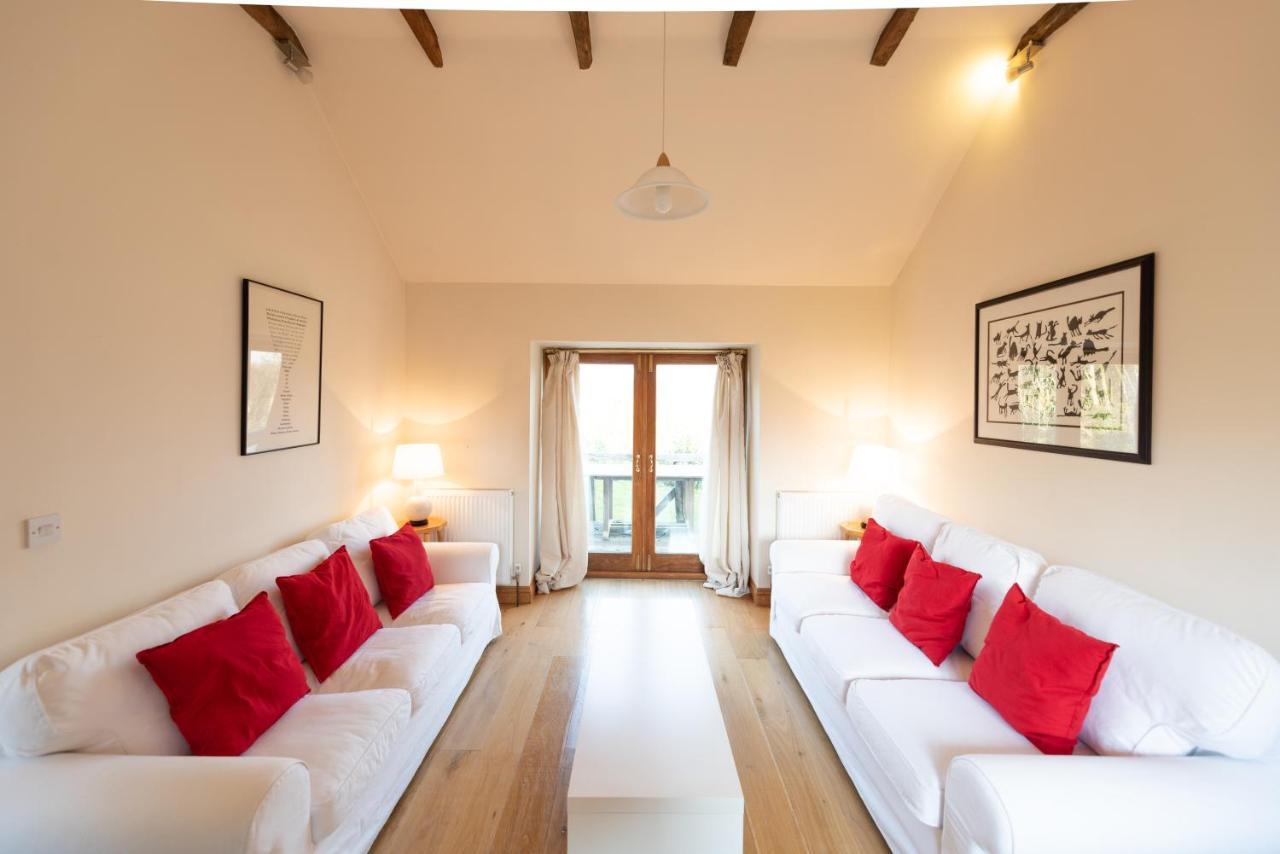 Whitley Coach House Villa Екстериор снимка