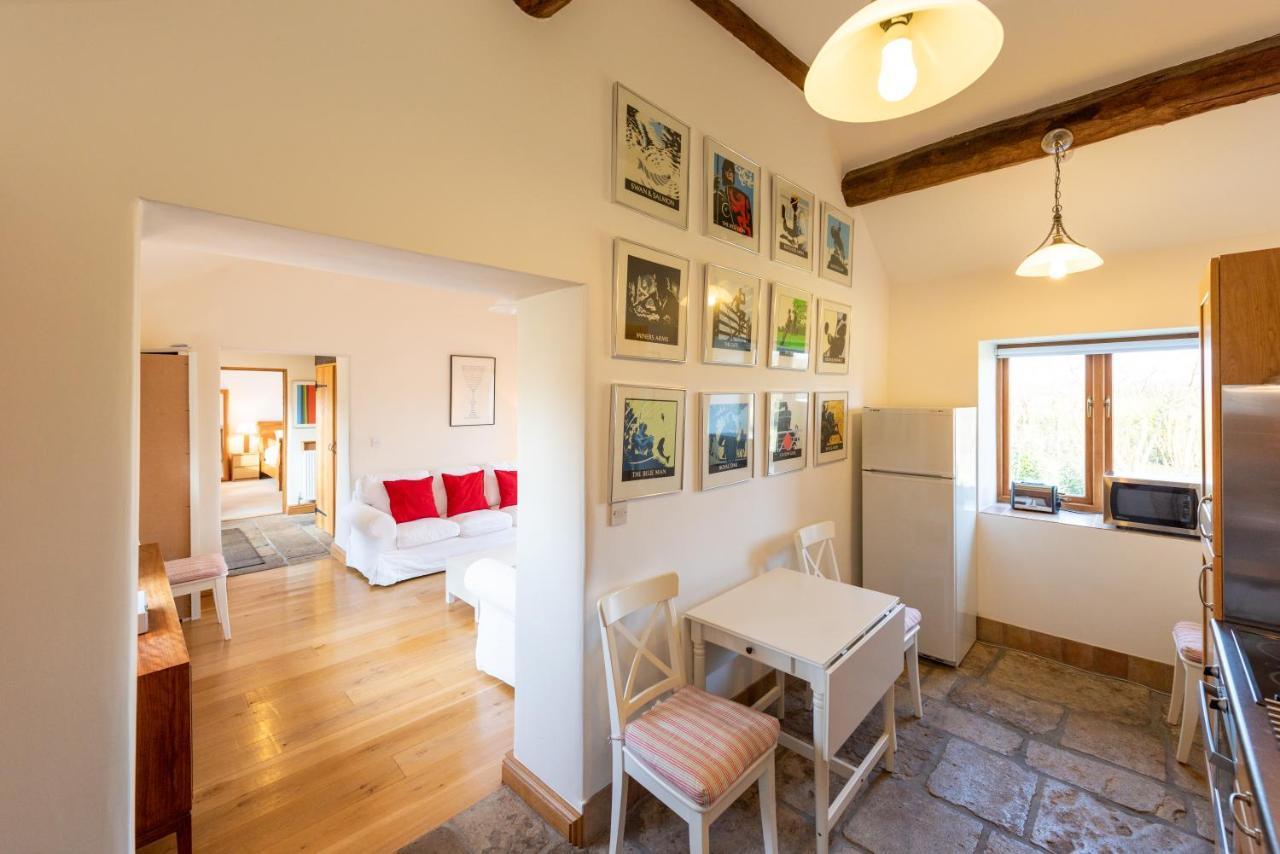 Whitley Coach House Villa Екстериор снимка