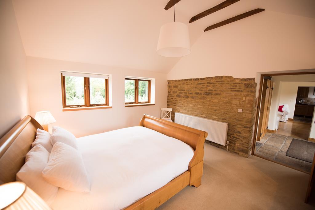 Whitley Coach House Villa Стая снимка