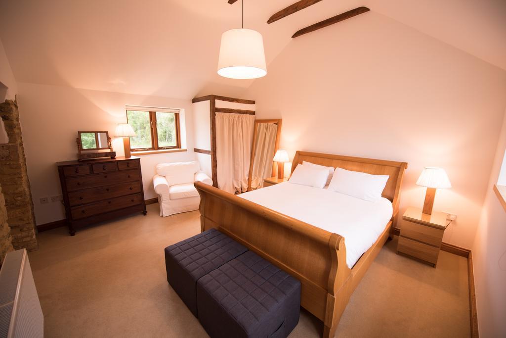 Whitley Coach House Villa Стая снимка