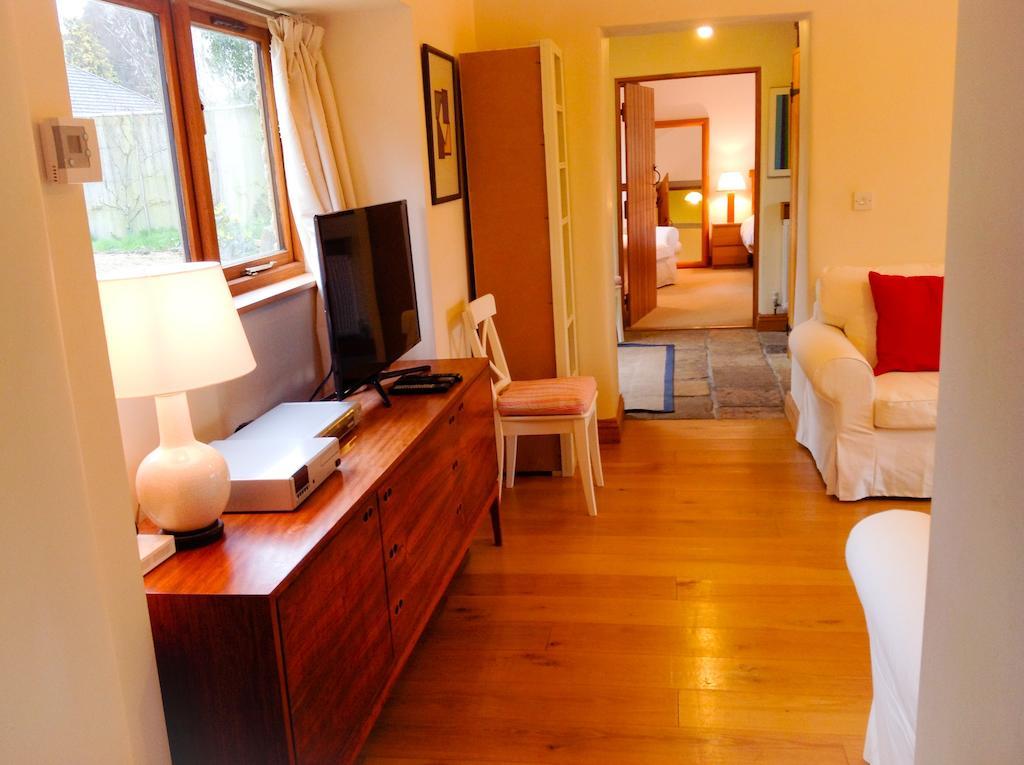 Whitley Coach House Villa Стая снимка