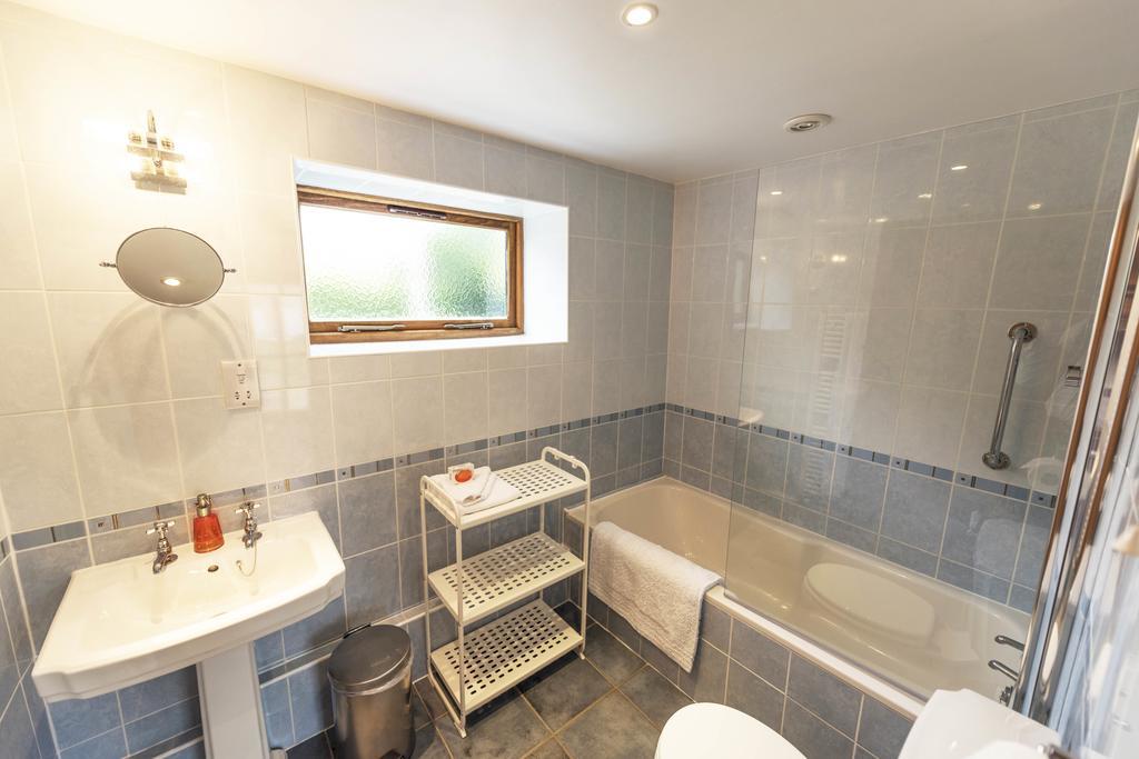 Whitley Coach House Villa Екстериор снимка