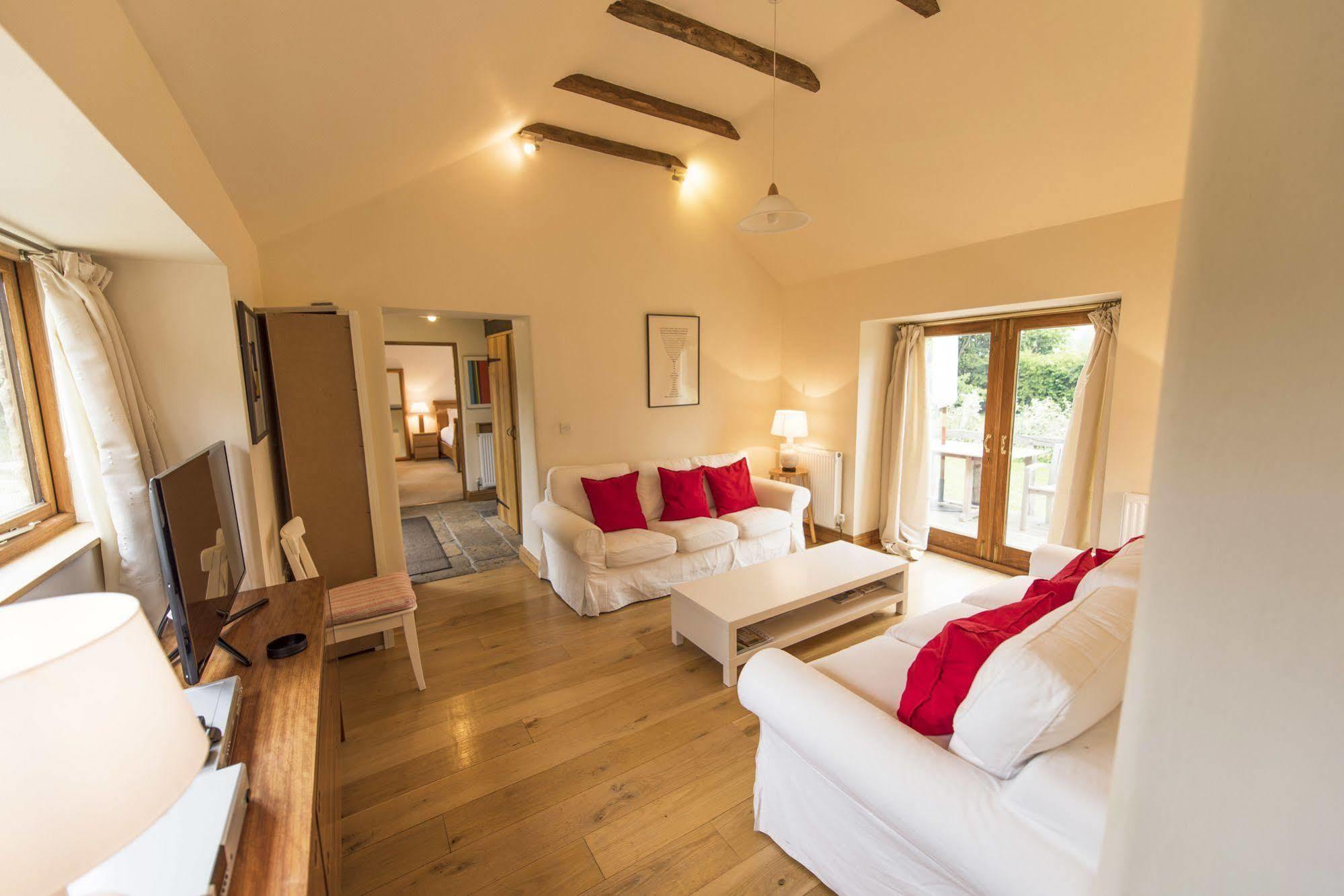 Whitley Coach House Villa Екстериор снимка