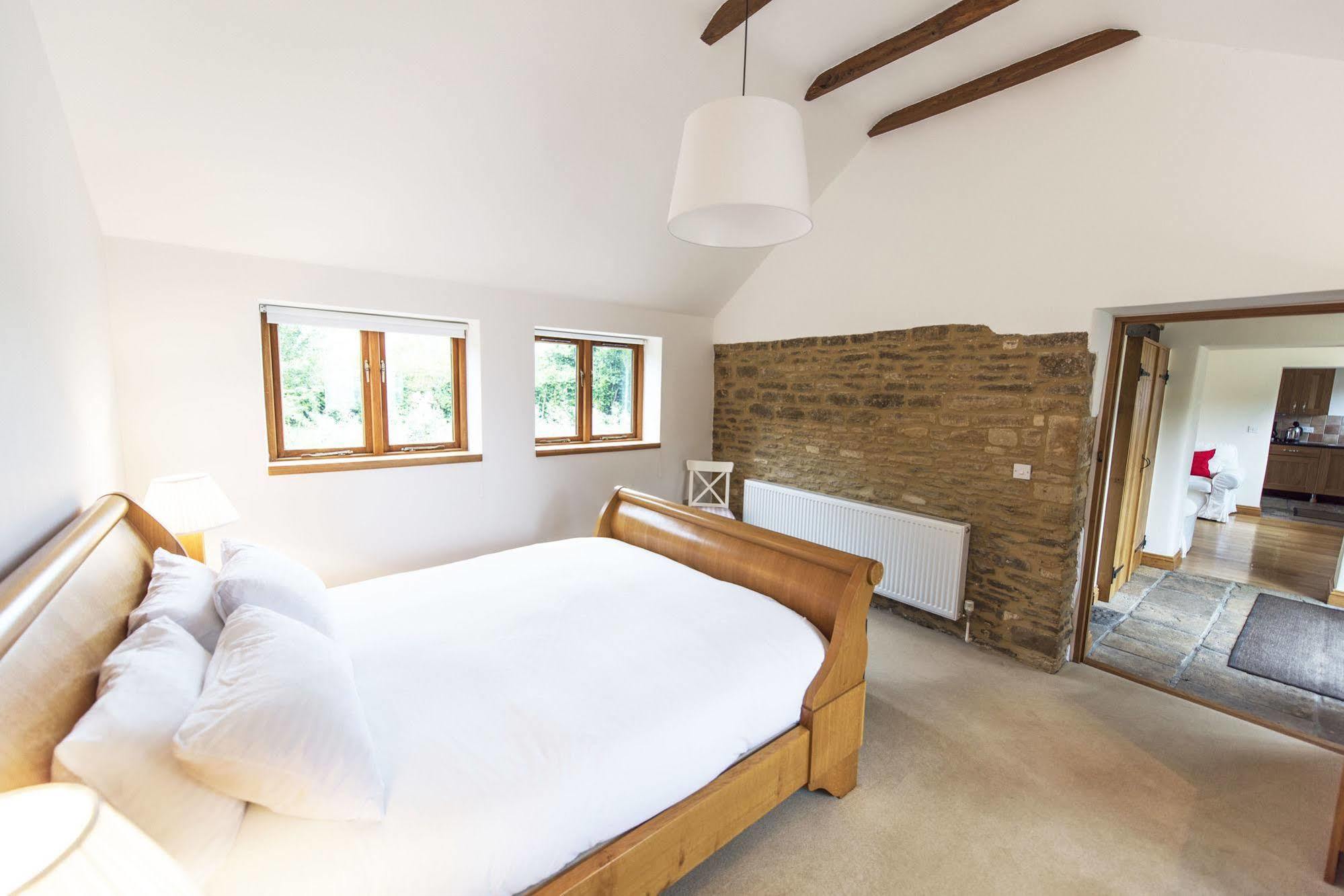 Whitley Coach House Villa Екстериор снимка