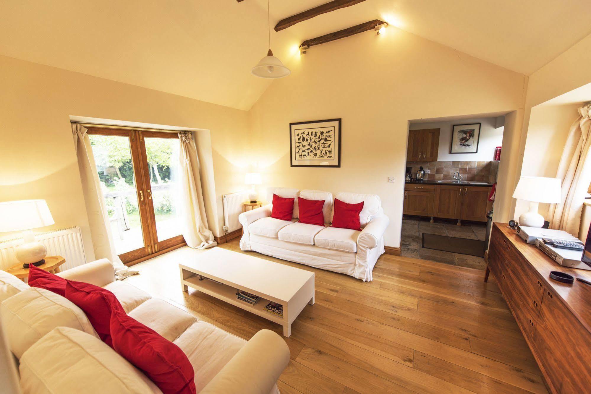 Whitley Coach House Villa Екстериор снимка