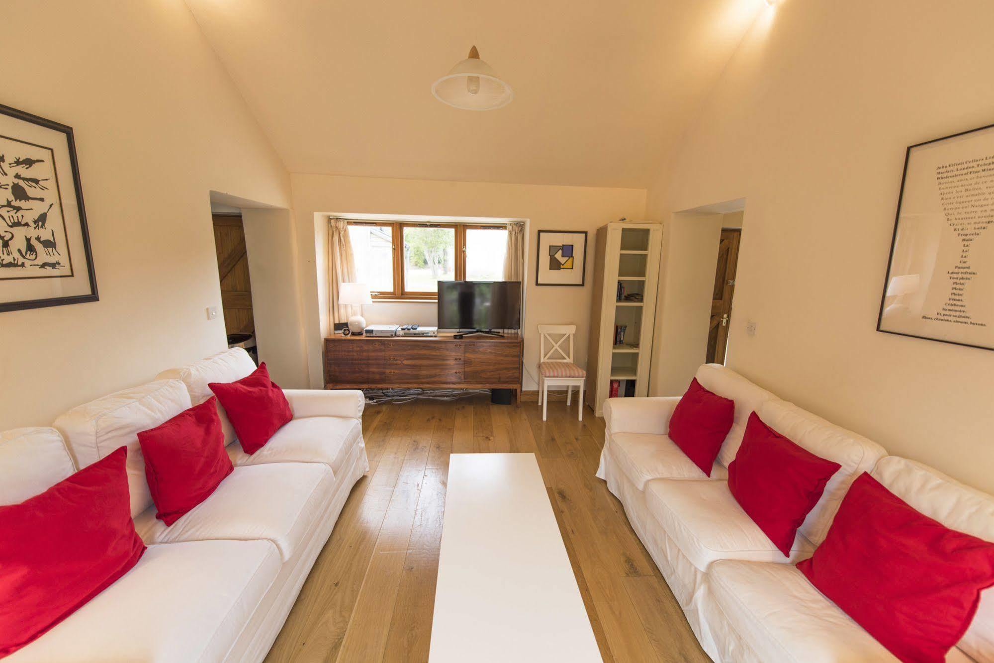 Whitley Coach House Villa Екстериор снимка
