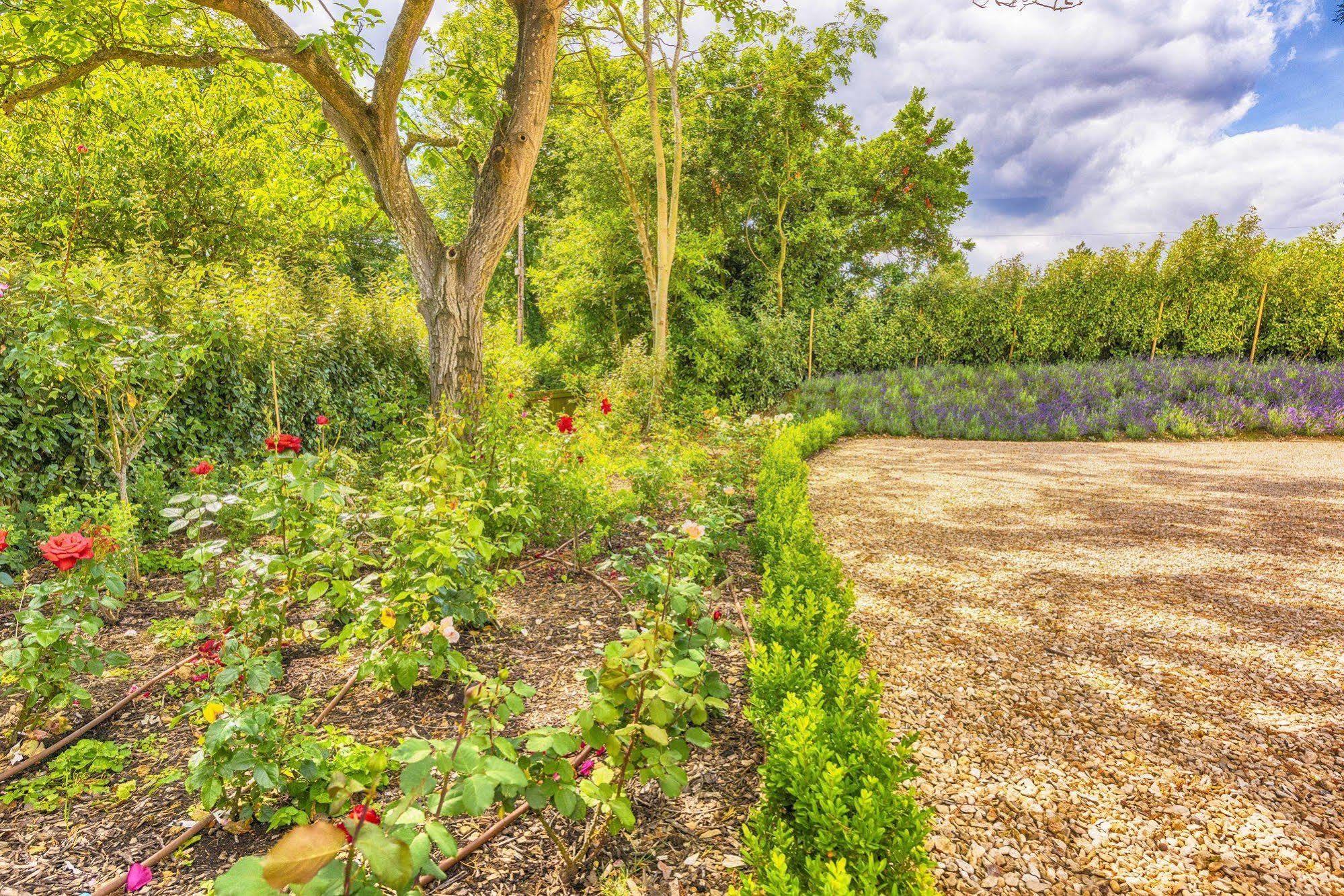 Whitley Coach House Villa Екстериор снимка