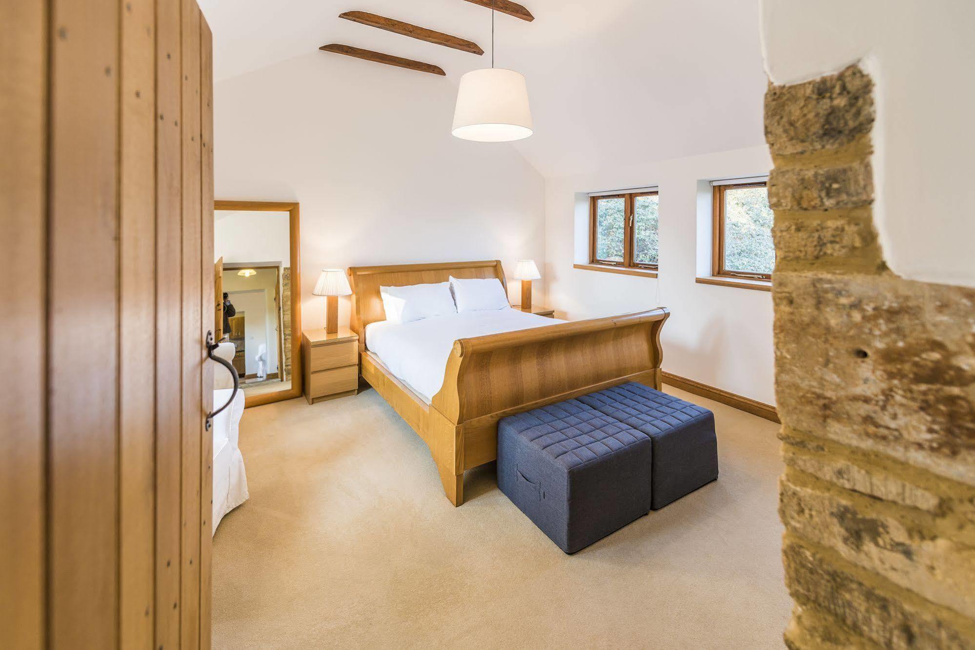 Whitley Coach House Villa Екстериор снимка