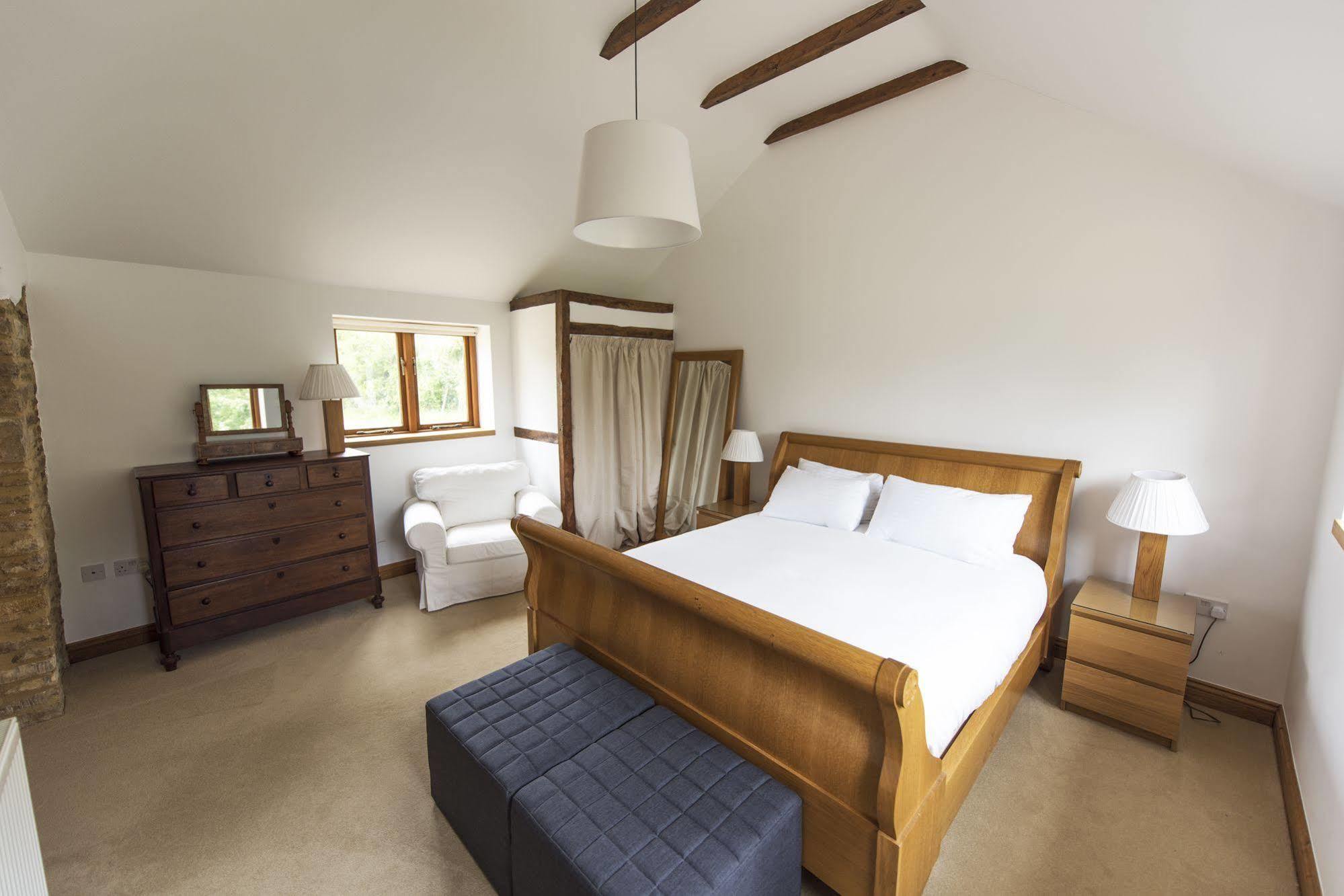 Whitley Coach House Villa Екстериор снимка