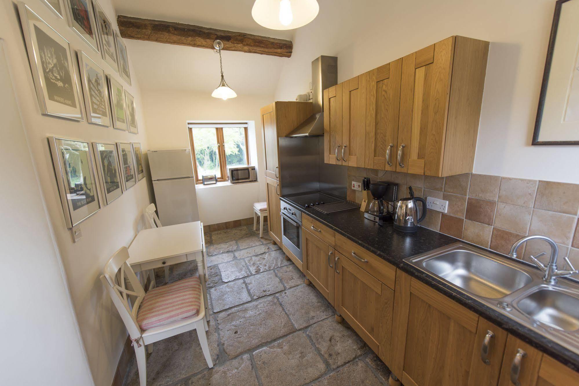 Whitley Coach House Villa Екстериор снимка